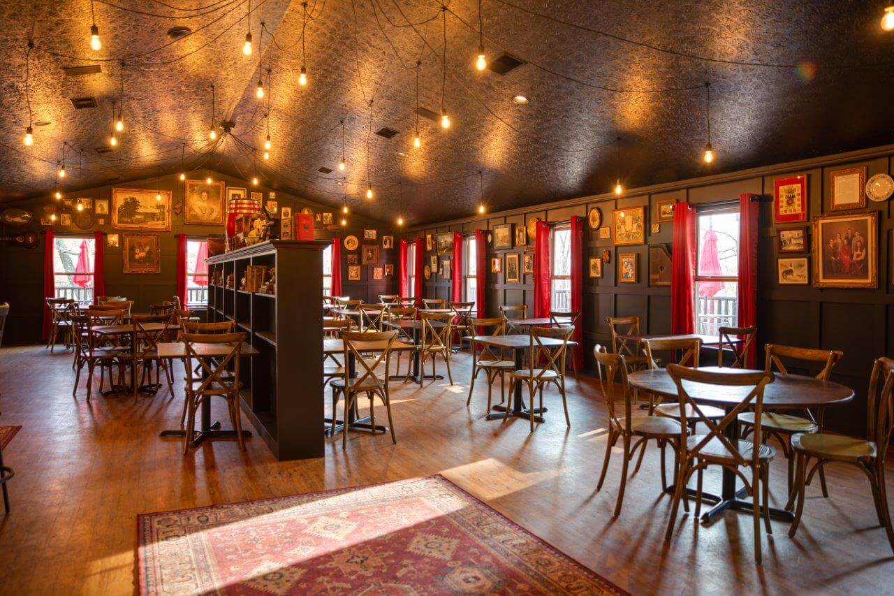 Dine Landoll's Mohican Castle